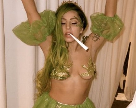 Hates attention seekers. but is in love with Lady Gaga :) Im 15 and i live in Australia Mate :)