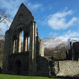 Croeso i @ValleCrucisCadw – olion sylweddol #abaty #Sisteraidd - trysor cudd! Welcome– Substantial remains of a #Cistercian #abbey – a hidden gem!