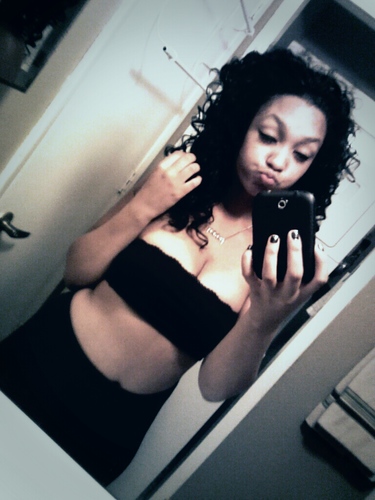 Hi (^_^)/ im Iscis im 17 love to smile laugh n giggle n I love my ladies 3.3