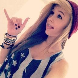 IsadoraMenezes9's profile picture. u.u