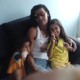 SOU,FELIZ CM A VIDA,SOU SONHADORA E ADORO LUTAR PELO MEUS OBJETIVOS....