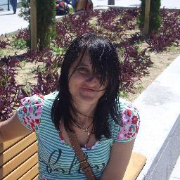 ..pero no estoy obligada a llevar una cesta de frutas en la cabeza.