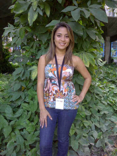 • Venezolana • Comunicadora Social
• Locutora