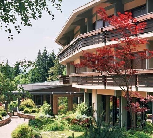 104 rooms, 1000square mt SPA, 2 swimming pools, meeting rooms up 400 pax, bars & restaurants. Enjoy the nature!