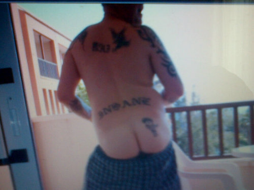 Crazy hunky punky lcfc fan , tattoos n punk rock , love my son , always up for a party !!