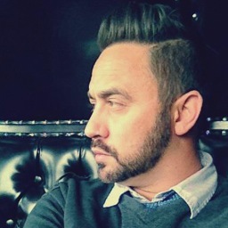 Thomas is a designer, marketer, creative director and photographer.