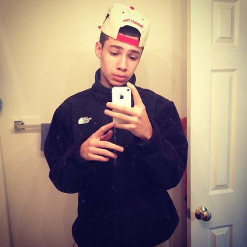 Lightskin with dat good hair
And keep two 45s on me wen i leave