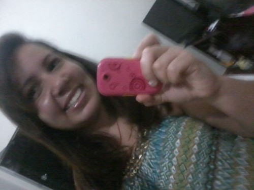 Amiga, companheira,  cheia de sonhos e vontade de viver e ser feliz....