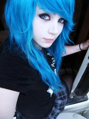 My name is Amber McCrackin I have 18 years I hope to follow me