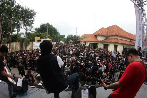 zombies_family's profile picture. WE ARE FAMS, NOT FANS! Follow @zombiesdaylight | Booking Contact : +6285646504562