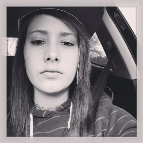 Heyyy its carla if i dont know u dont bother requesting to follow -.-' ..anybody else come say heyyyy ;)