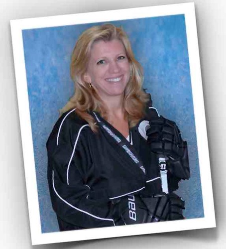 Author of The Rookie #HockeyMom: How To Play the Game's Toughest Position. If you’re new to the #HockeyLife , get my book for #YouthHockey #Fundies