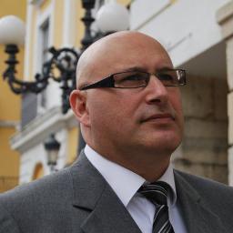 Bajista de los Inlavables, izquierdista y bloguero