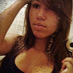 eu sou apenas uma menina simples com seu defeitos e qualidades, e não finjo ser quem não sou para agradar as pessoas.. eu sou assim vcs queiram ou não.