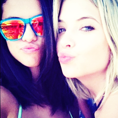 || i'm a sexy bitch || @vanessafakeita @selenagdiary @rachelfakeita le mie putty ♥ || #single