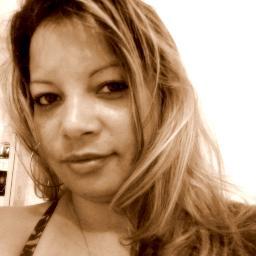 Sou pessoa de dentro pra fora. Minha beleza está na minha essência e no meu caráter. Acredito em sonhos, não em utopia.