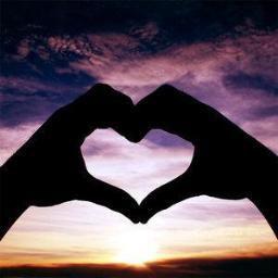 CintaBerkata's profile picture. Berani mencintai, berani juga disakiti.