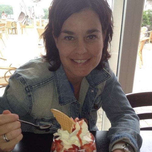 Mama van 2. Werkzaam in de reiswereld dol op verre reizen met op nummer 1 USA & Cruisen. Dol op wandelen met onze golden Bono.