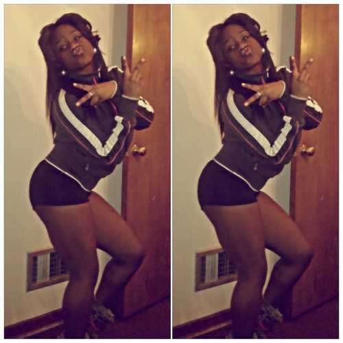 TURN DOWN FOR WHAAA ?!AIIIGHHHT FSE 
#Team Short (; #Team weird #I LOVE MY BESTFRIEND @OMG_ItsShondraa
@FFE_Lavell MY BEST FRIEND(: ....