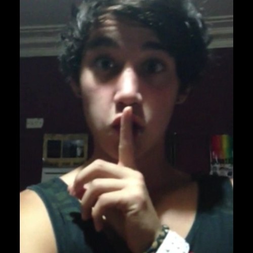 I like boys who bark on trains and run into glass doors. Met the Janoskians 27/09/12 ovaries exploded 3/11/12
