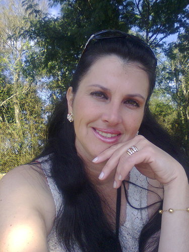 Vivo minha vida dia após dia buscando sempre alternativas p ser feliz!!