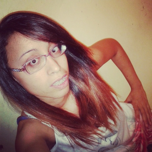 sou apenas uma menina,com inocencia de criança,malicia de adolescente e sentimento de http://t.co/Yh8JDFdijo segui que eu te sigo