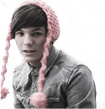 5 boys sitting on a stair case stole my heart ♥ 
Follow my bestie @katielovebuggg she's fabLOUIS ♥
