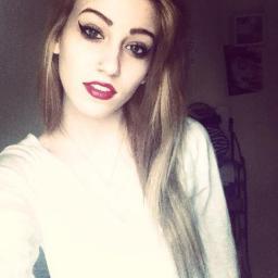 I like music and hate everyone lol g3t @t me d0e~