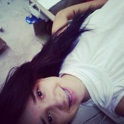 - **solteira ,  feliz , de bem com a vida , o amor me consome e a HUMILDADE me encanta ! ;P qer + ?  fallow - me !*