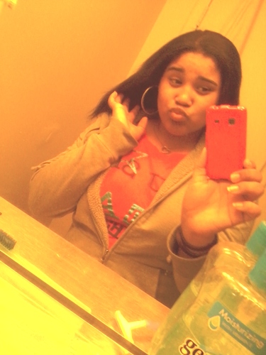 im a gurl dont touch my hair,face,or boyfriend !!!!!!!! #TRUUUUUUU c/o 2017 babiiiieeeee