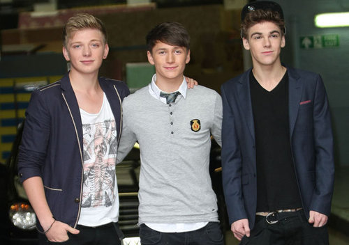 Don't underestimate how talented District 3 are. #3eekForeva Micky, Dan & Greg are three talented & amazing boys, get to know them first :)