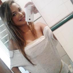 Corra atrás da sua felicidade, daquilo que te faz bem, daquilo que cura suas tristezas. http://t.co/lcajtZymUy