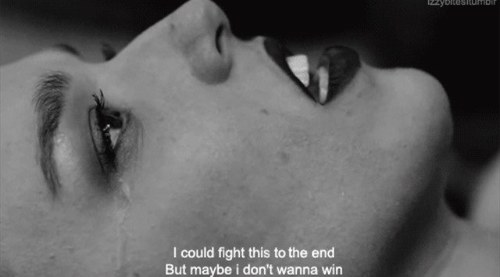 Im struggling with life, i just want to be happy, beautiful, loved, im always there for everyone, so why am i always the one left alone.