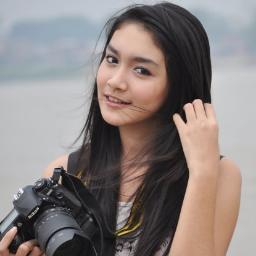 di bawah bayang mentari, aku melihatmu