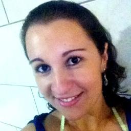 Formada em Publicidade e Propaganda, na Universidade do Vale do Itajaí. Áreas de interesse: marketing político, comunicação eleitoral e pesquisa de mercado.