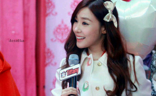 ทิฟฟานี่ 티파니 แม่หมีตายิ้มจาก Girls' Generation ค่ะ บอทนี้เป็นกันเอง ทักได้ฟอลได้นะคะ ลองฟอลมาคุยกันนะคะจะได้รู้ว่าฉันเป็นยังไง :)