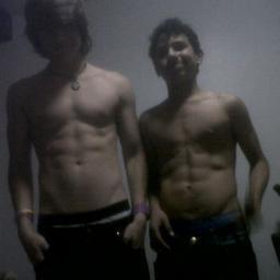 Hola me llamo ;Cesar Belloso'♥ tengo19 añitos:-$ Nací el 17 De Junio Felicitame *-* ¿me sigues? para mí es un placer tenerte en mí twitter♥.