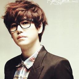 อันยองคับ~ ผมคยูฮยอน ผมเป็นหมาป่า(บ้า)?? 555+ ฟอลมาคุยกันสิคับ ปล.ผมฉีดยาแล้วนะ แต่ถ้าไม่ทักผมจะงับ #แยกเขี้ยว