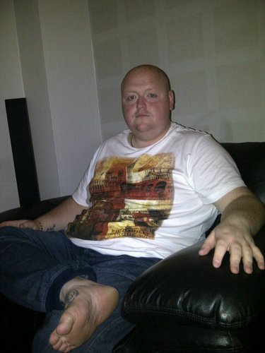 Love life,work for Stork Technical Services and love football,boxing and horse racing. Oh and the wife and daughter.