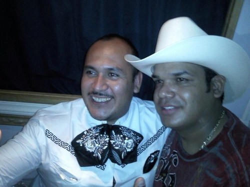 soy de monterrey y tengo un grupo de mariachi soy cantante y toco trompeta