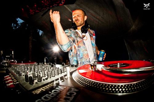 FreeBound: Dj, Producer, Performer, and co-owner/operator of BassSick Productions. Check out his sounds at https://t.co/bmWNU2IOzi