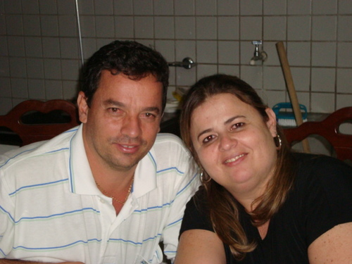 Casada, economista, tenho dois filhos , amo minha familia de paixão