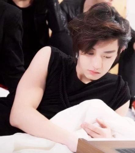 PraewradaB's profile picture. อันยอง...ชื่อต้นหลิวนะคะ เป็น อซฟ. เมนอิเอ๋อ ฟอลมาคุยกันได้นะคะ ไม่กัด กันเองกับทุกๆคน นิสัยส่วนตัว หื่น จบข่าว -..-