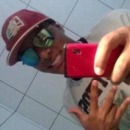 Deus c9 ,16 anos  , Sensualize :3, Baladeiro , fankeiro ,Safado , Bestta , Risonho, Palhaço, Ciumento , Feliz. Amo minha Familiia 
 followe-me