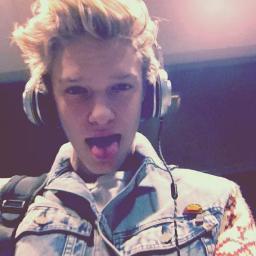 I love Cody Simpson end of story.