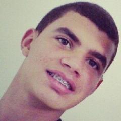 Não vivo pra que minha prescença seja notada mas para que minha ausencia seja sentida.. pagodeiro nato.. E corintiano malokeiro e sofredor graças a Deus..