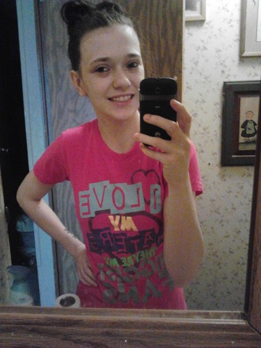 im 20 years old :) i have a beatuiful baby girl named Kayleigh, i have an amazing husband his name is kaleb 3 i couldnt ask for anything better!