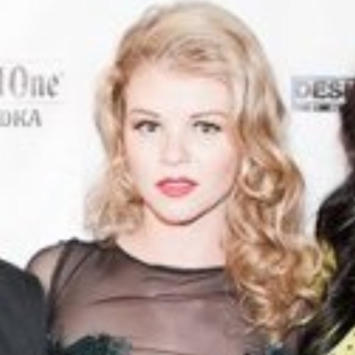 My name is Alissa.
Its nice to meet you. 
I model. I sing. I act. 
Follow me, ill follow back!! ❤