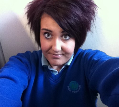 Chloe, I am 14 years old, i love the coulor red and blue i live in wales and If you FOLLOW me i will FOLLOW YOU ALL BACK. Fave artist @justinbieber !!!!!!