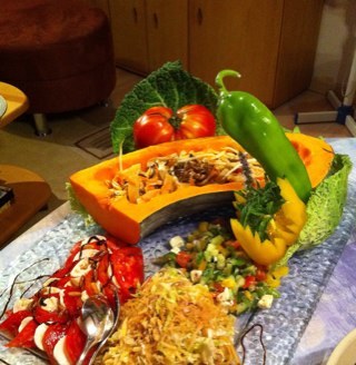 marié, dynamique, optimiste, aimant la vie, les gens et toutes les occasions d'apprendre. Cuisinier pour toi.